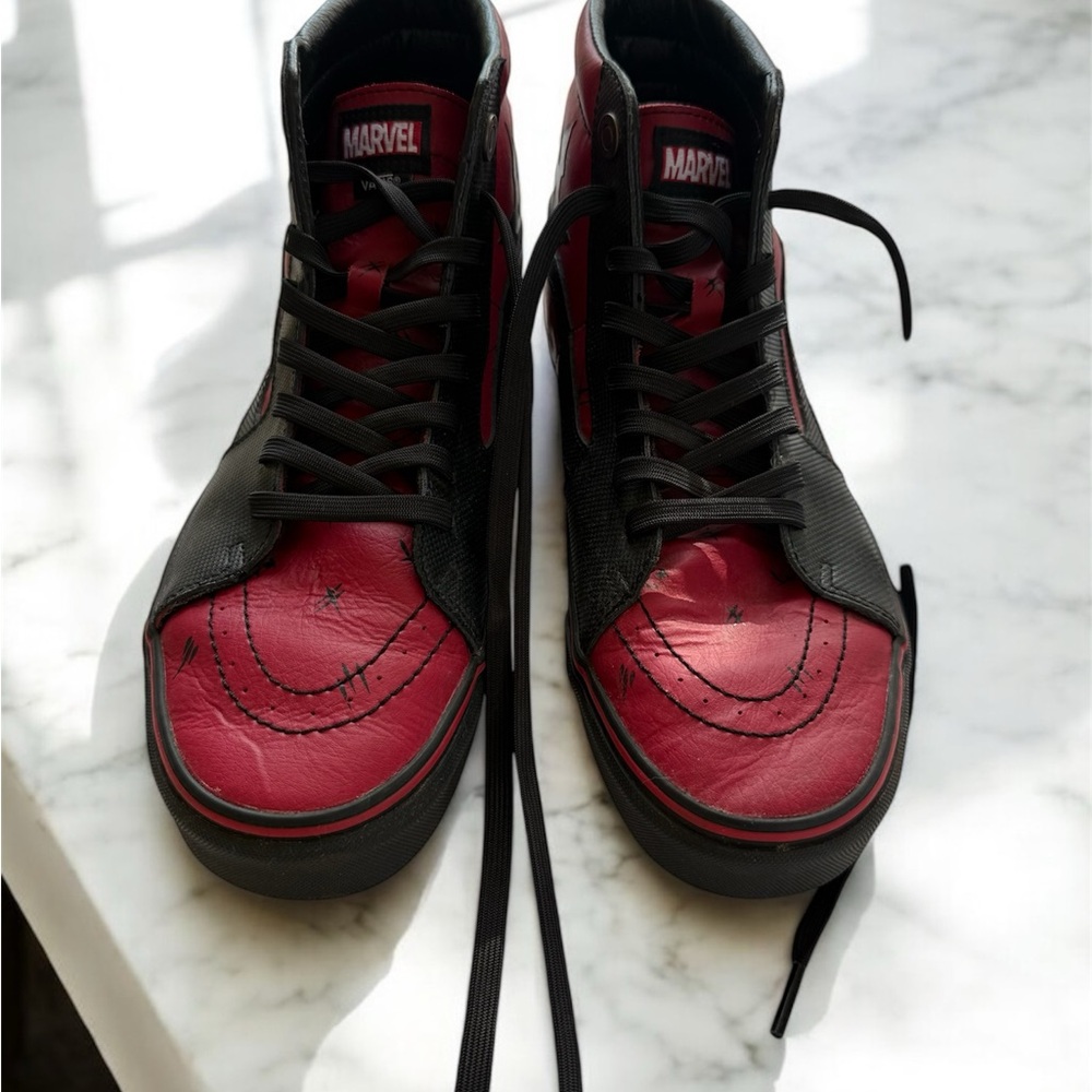 Deadpool Marvel Red and Black Men's Vans Hi-Top Shoes Sz 11